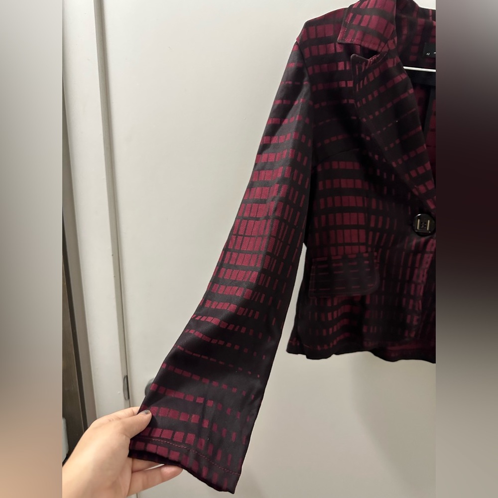 Women's Burgundy Patterned Blazer - Picture 4 of 5